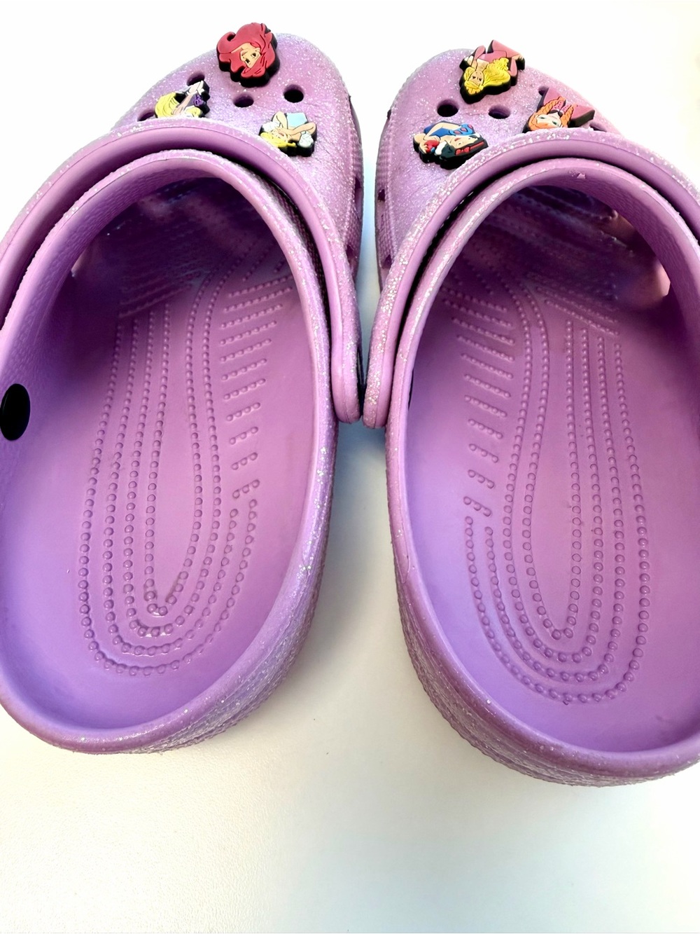 DISNEY CROCS Glitter Lilac Clog - With PRINCESS Charms - Women’s Size 7 - Picture 4 of 6